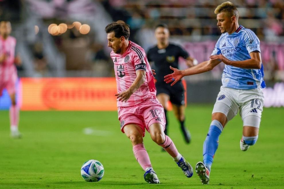 雷火电竞简介-利物浦战平AC米兰，梅西补时绝平足总杯