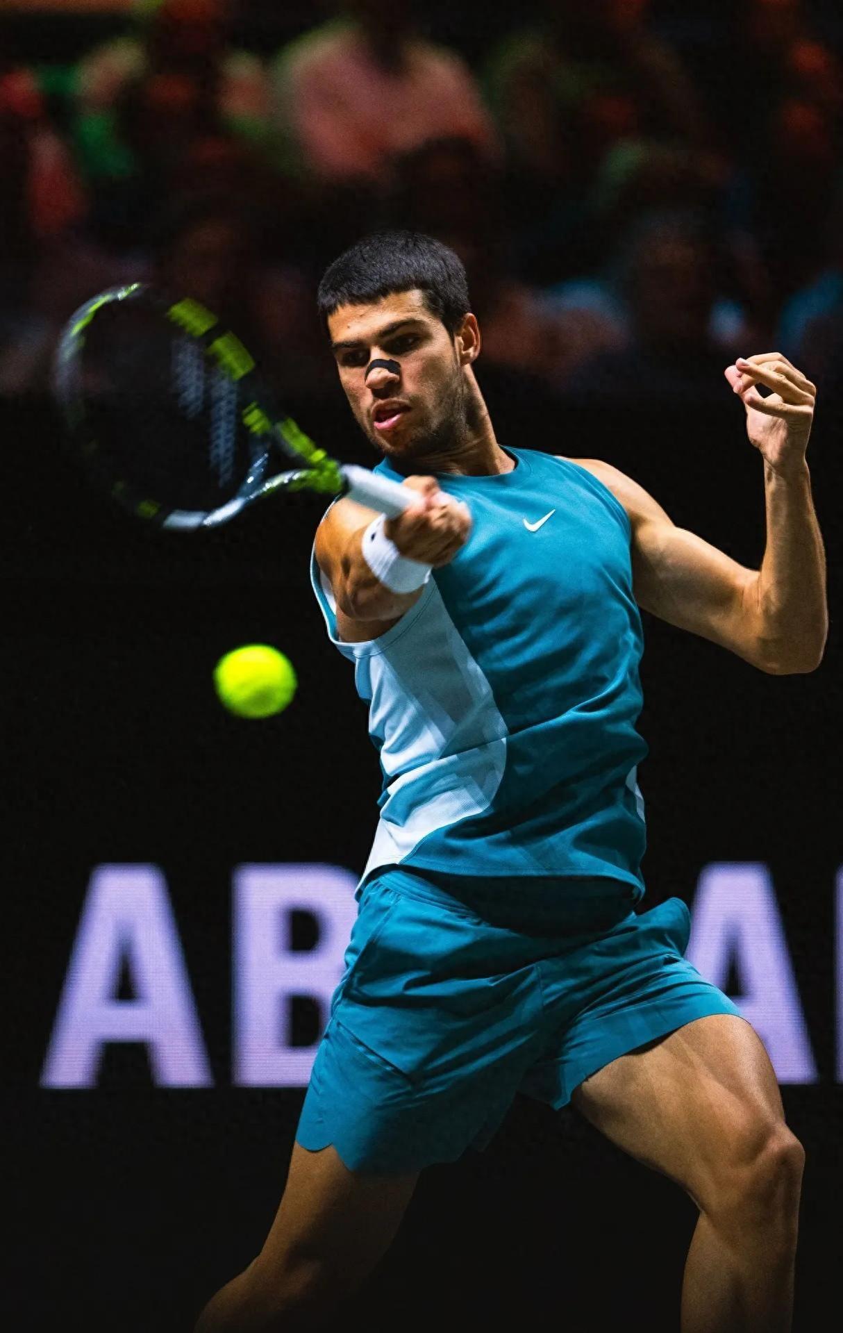 西班牙网球队鏖战澳大利亚网球队，纳达尔关键制胜的简单介绍